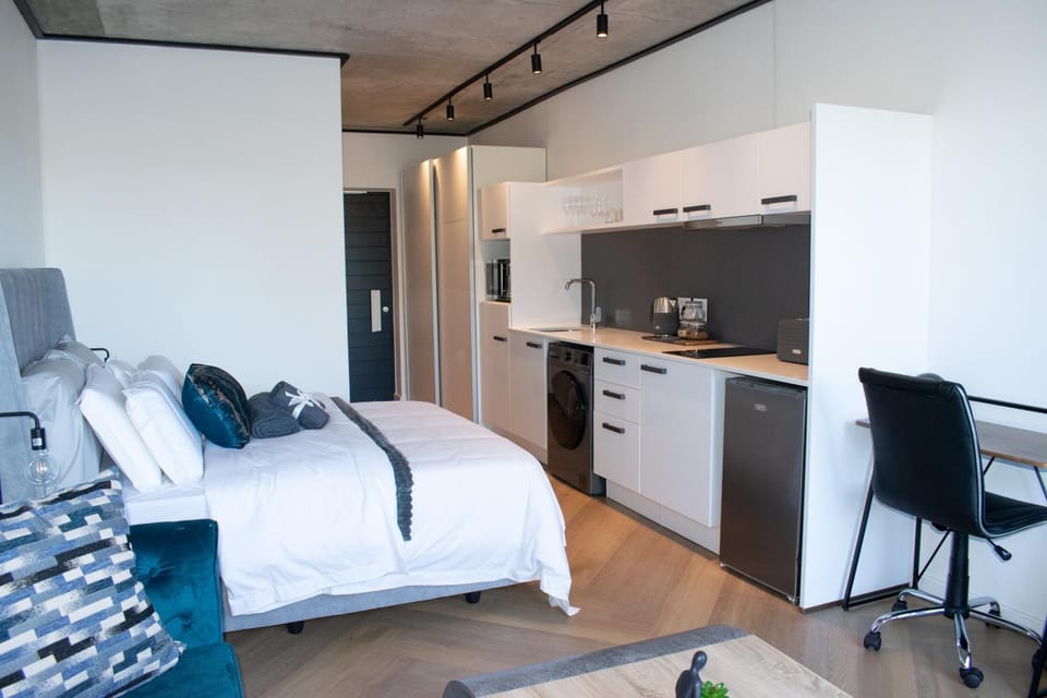 Bed, Kitchen or kitchenette, Photo of the whole room, Bedroom