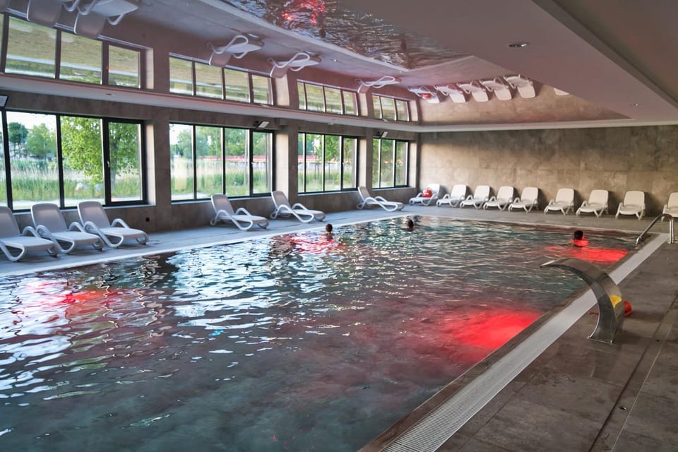 Swimming pool, sunbed