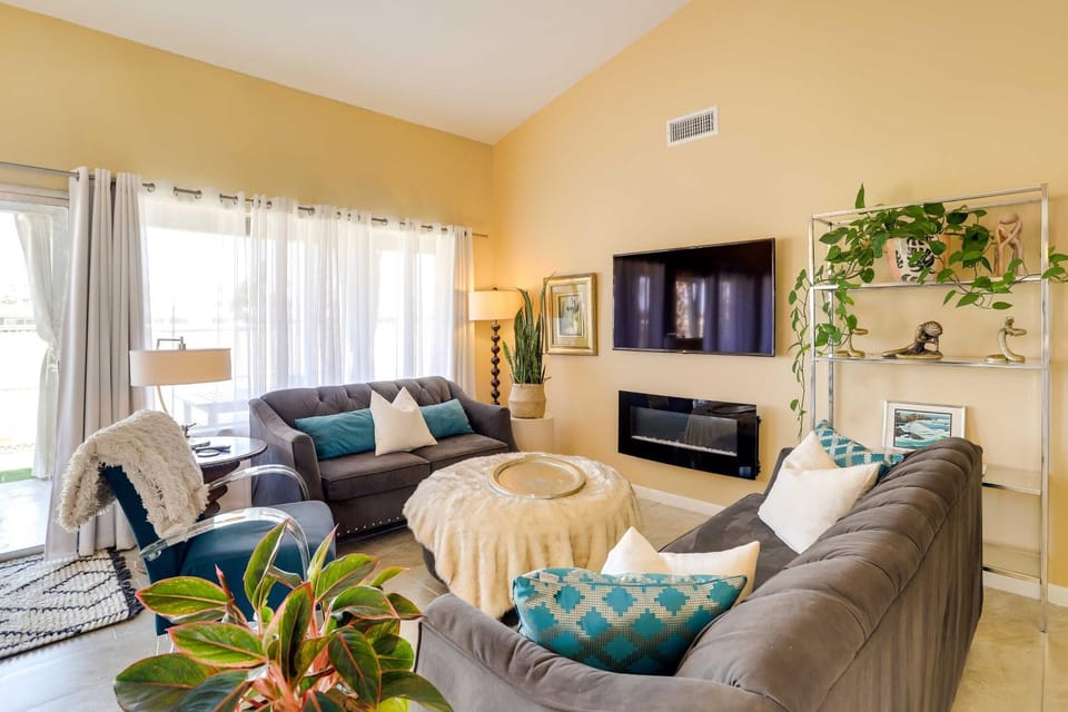2 Mi to Indian Wells: Palm Desert Home w/ Fire Pit House in Indian Wells