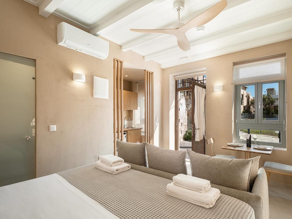 Dining area, Bedroom