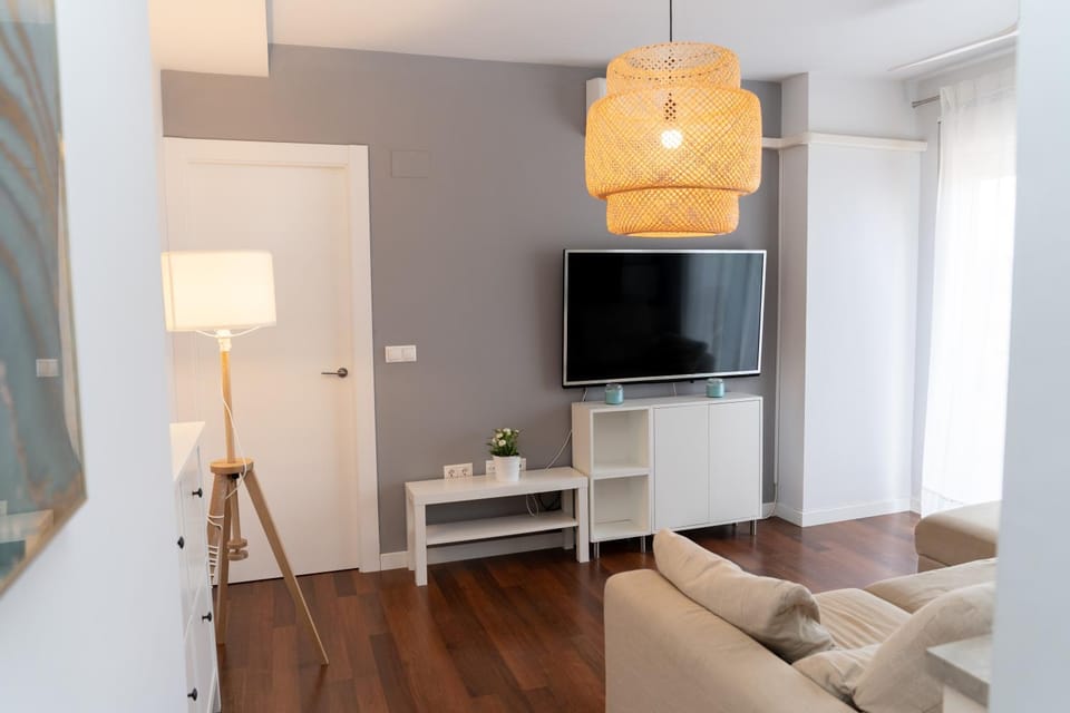 Communal lounge/ TV room, TV and multimedia, Living room, Seating area, Evening entertainment