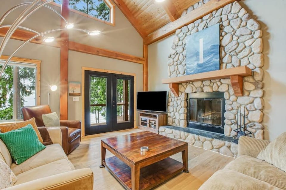 Woodstone Cabin Cabin in Lake Cushman