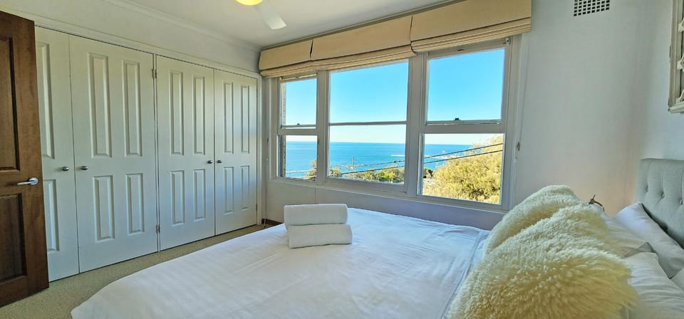 Bed, Natural landscape, Photo of the whole room, Bedroom, Sea view, wardrobe
