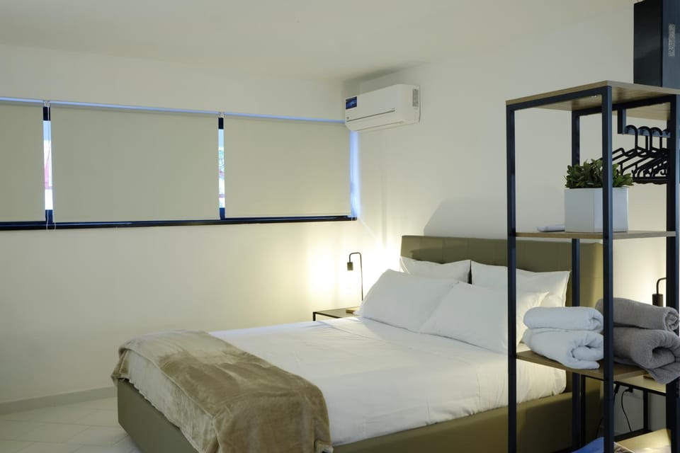 Bedroom, air conditioner