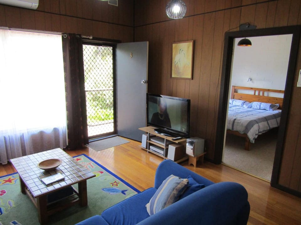 Honeysuckle Beach Cottage - Silverleaves House in Cowes