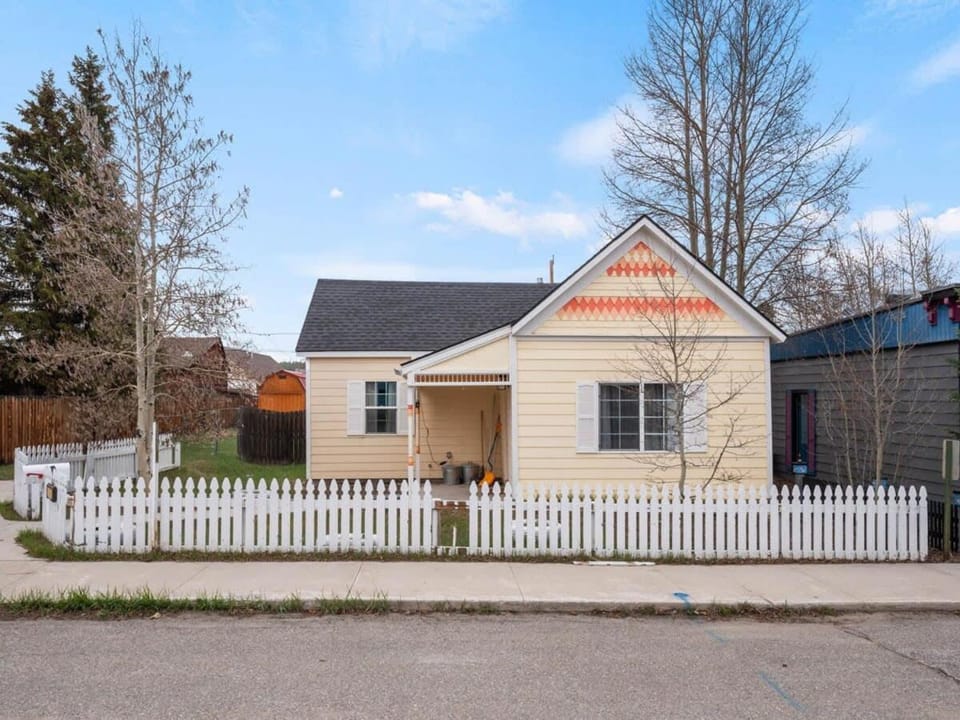 Property building, Day