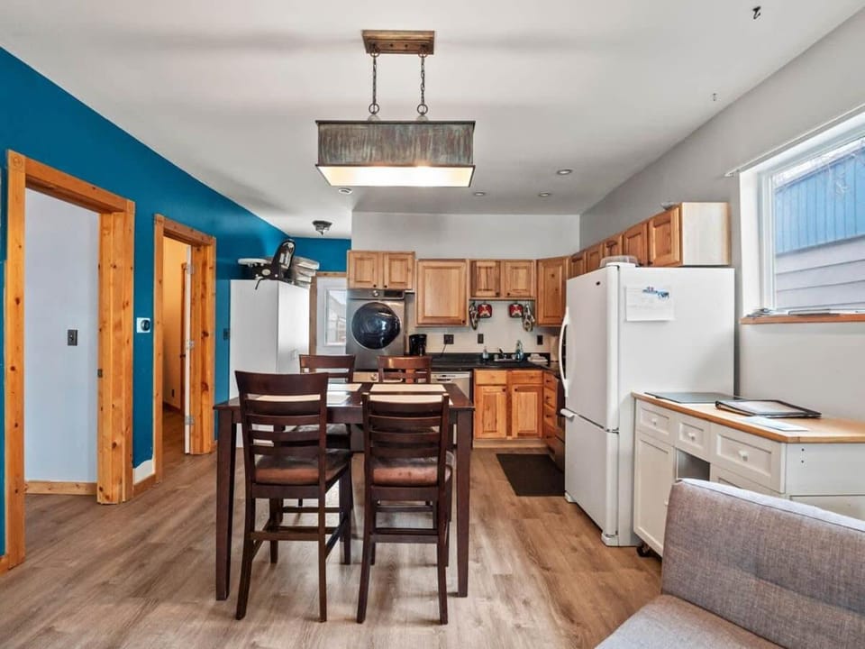 Kitchen or kitchenette, Dining area, dishwasher, oven, stove, toaster