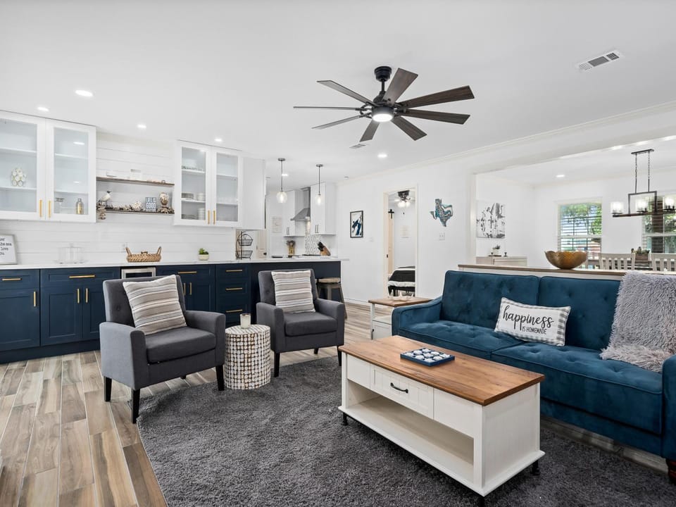 Kitchen or kitchenette, Living room, Seating area, furniture