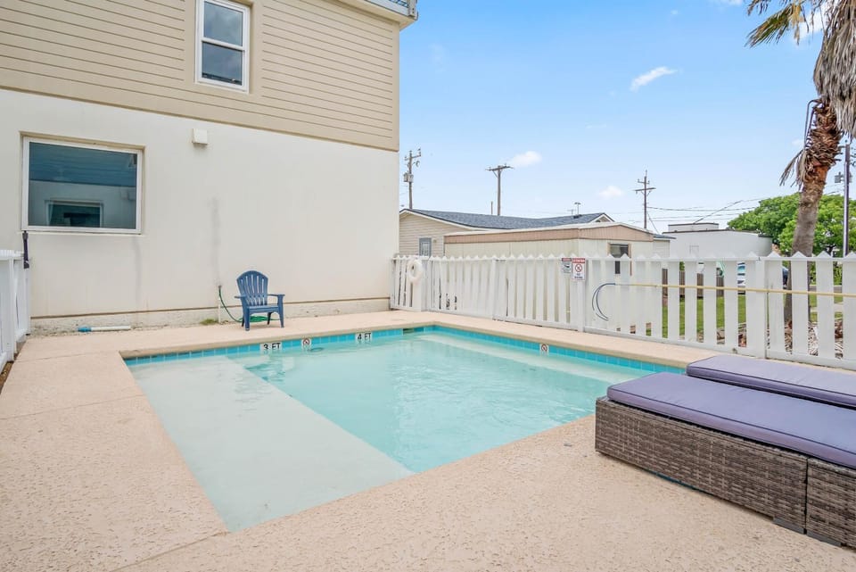 Seating area, Swimming pool