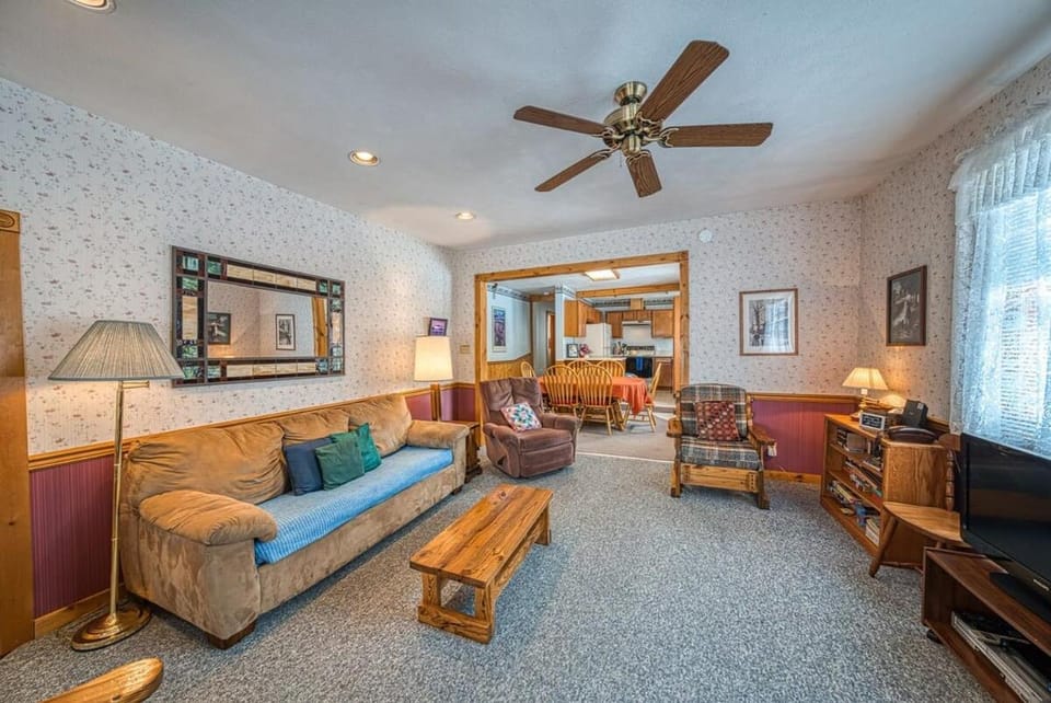 TV and multimedia, Living room, Seating area