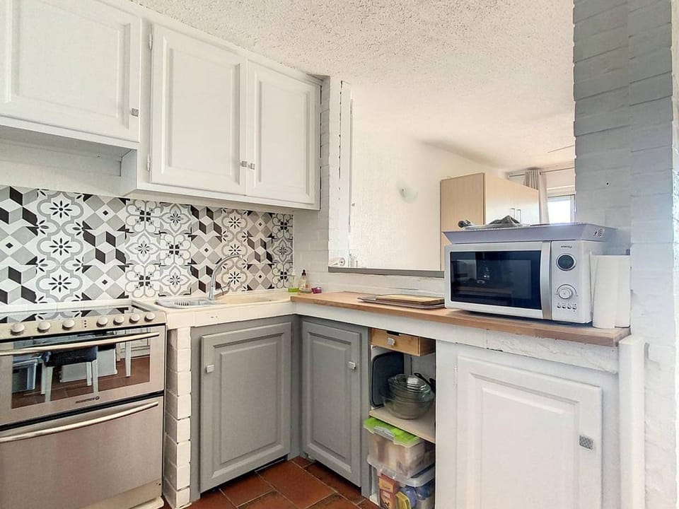 Studio en bord de mer, rez de jardin, accès plage - FR-1-610-90 Apartment in Bormes-les-Mimosas