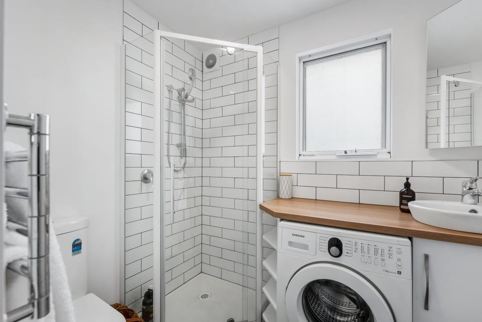 Cosy Cottesloe - 2 Bedroom Unit - Free Parking - Free WIFI Apartment in Tasmania