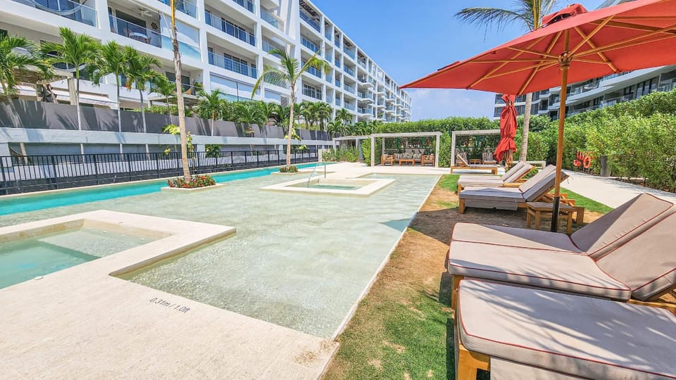 Hot Tub, Swimming pool