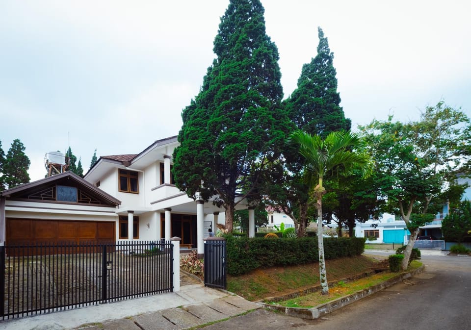 Andaru Graha Puspa For Family and Friends Villa in Parongpong