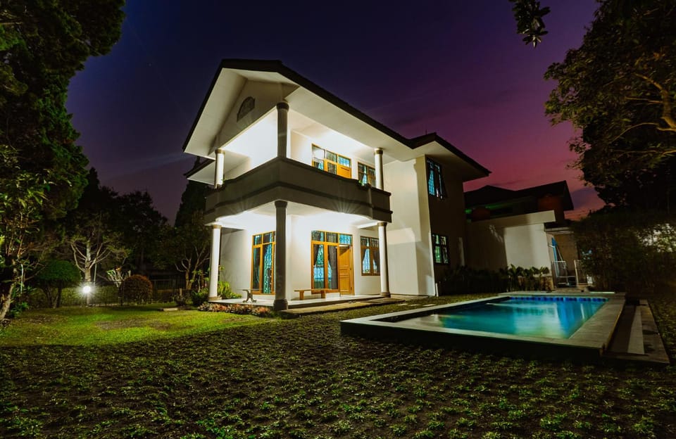 Property building, Night, Garden, Garden view, Pool view, Swimming pool