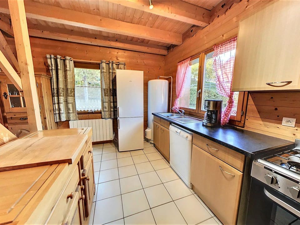 Appartement confortable 3 étoiles, grande terrasse et parking privé - FR-1-267-250 Apartment in Villarembert