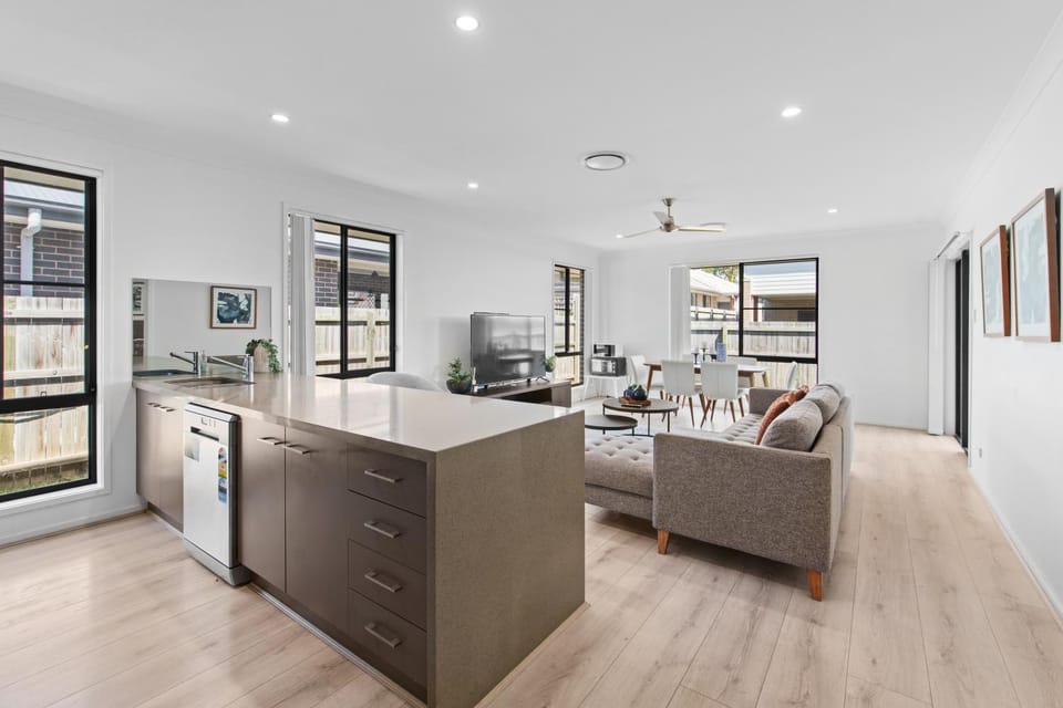 Gold Coast Oasis 4BR Villa in Coomera House in Hope Island