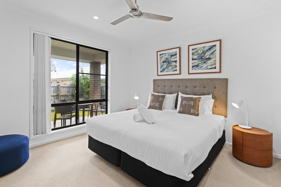Gold Coast Oasis 4BR Villa in Coomera House in Hope Island
