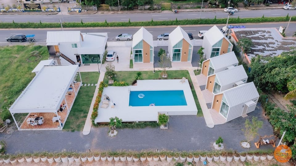 Property building, Neighbourhood, Bird's eye view, Garden, Swimming pool, Parking