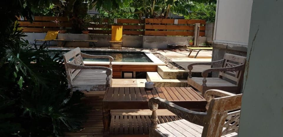 le raphael ( chambre piscine) Bed and Breakfast in Réunion