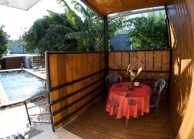 le raphael ( chambre piscine) Bed and Breakfast in Réunion