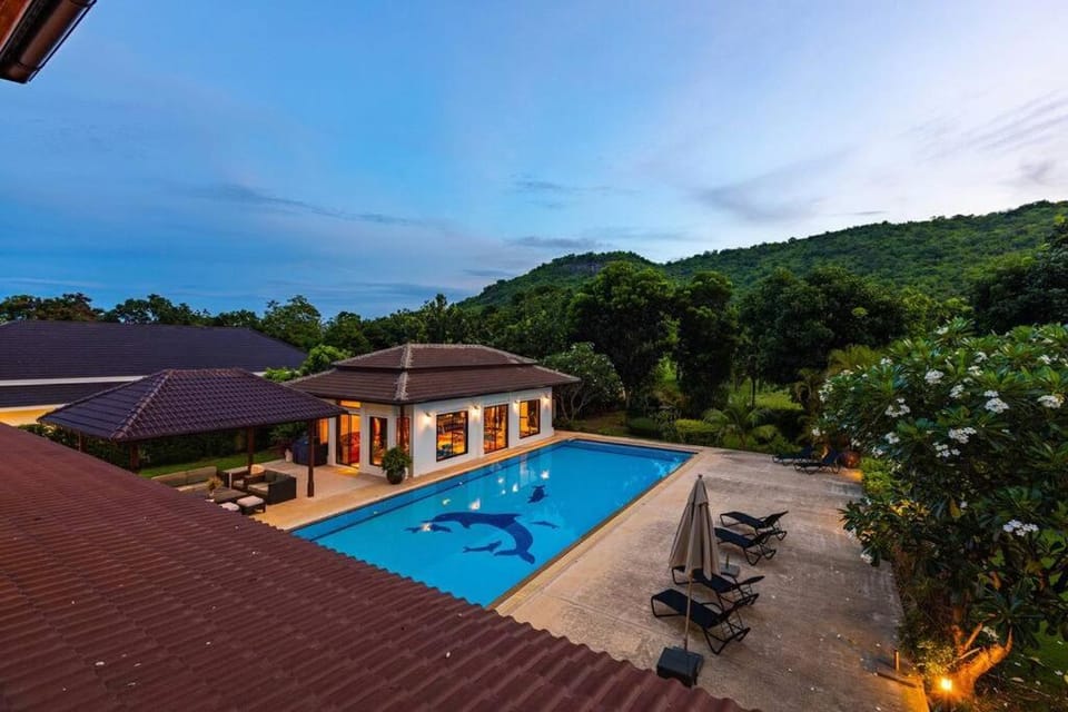 Large 6 Bed Luxury Villa on the Golf Course PHJ Villa in Thailand