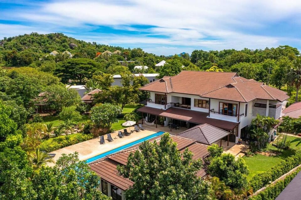 Large 6 Bed Luxury Villa on the Golf Course PHJ Villa in Thailand