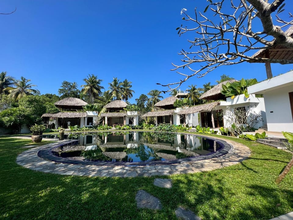 Property building, Day, Garden, Pool view, Swimming pool