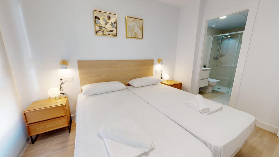 Bed, Bathroom, Bedroom, towels