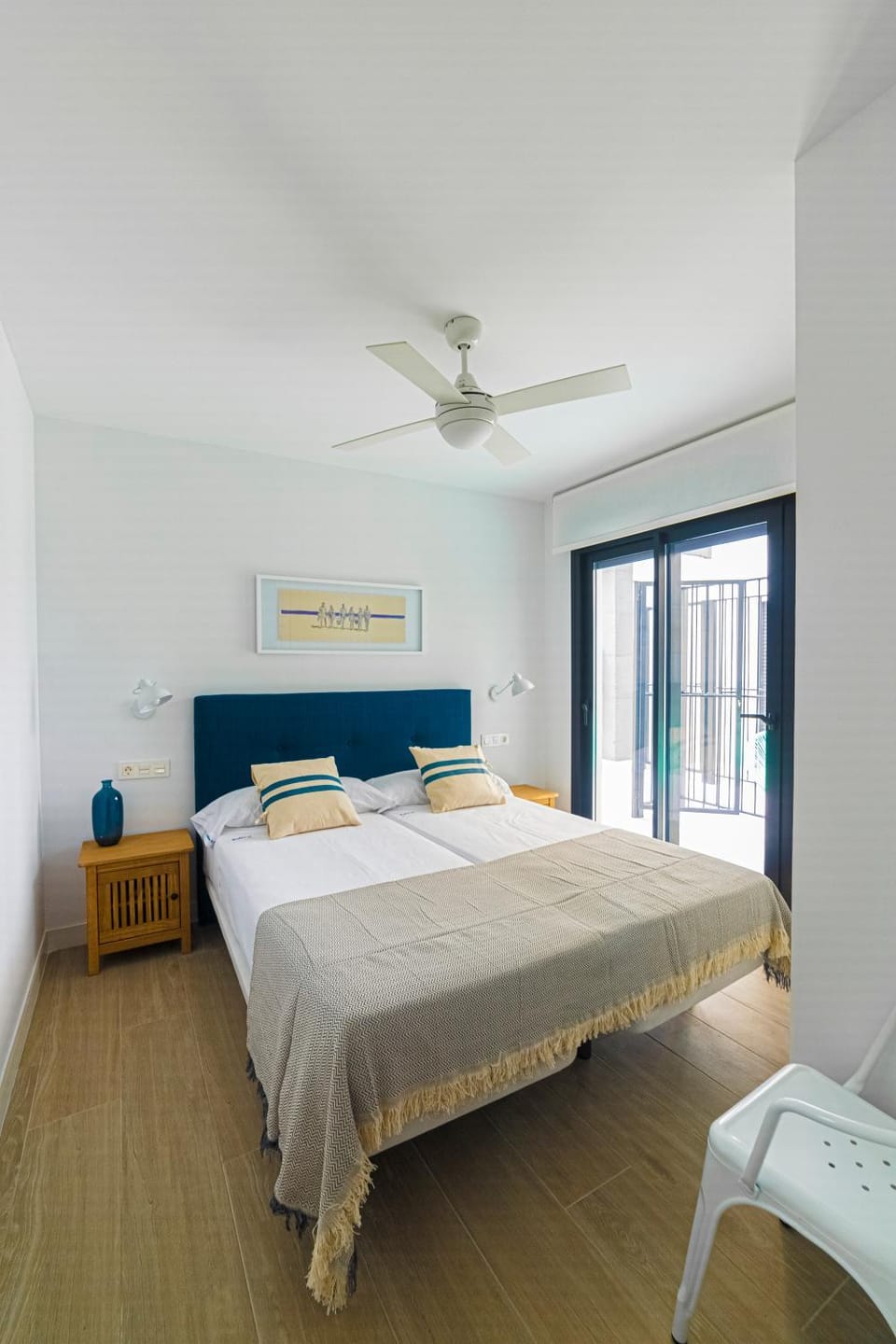 Photo of the whole room, air conditioner