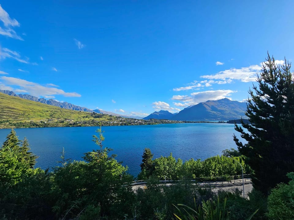 Escape, Recharge, Fall in Love With the View! House in Queenstown
