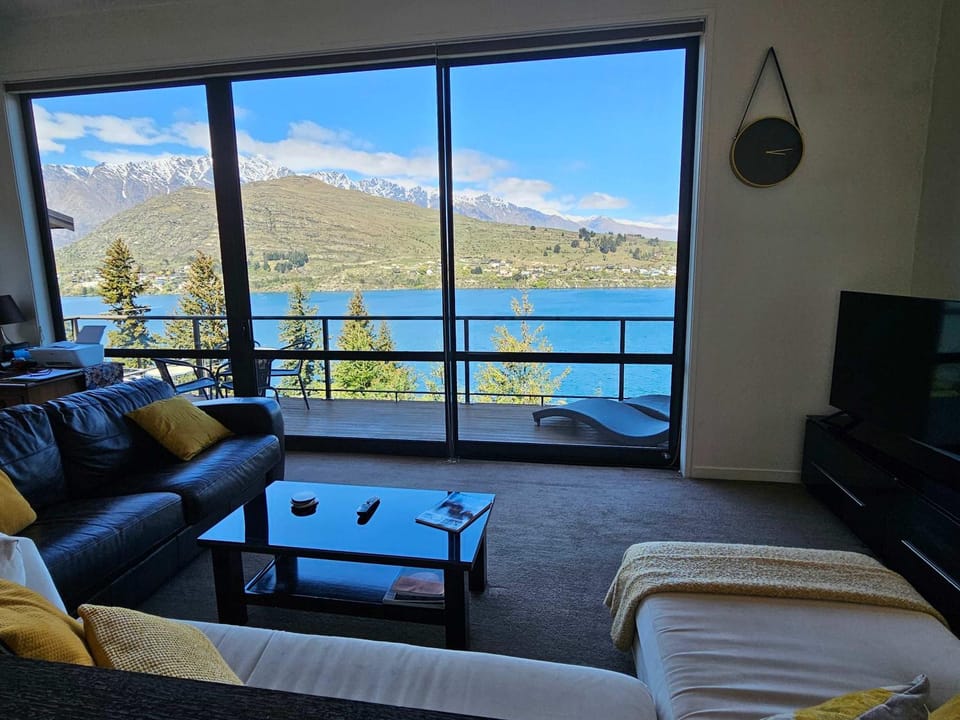 Escape, Recharge, Fall in Love With the View! House in Queenstown