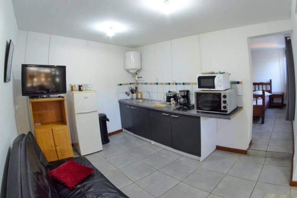 bungalow avec piscine chauffée. House in Réunion