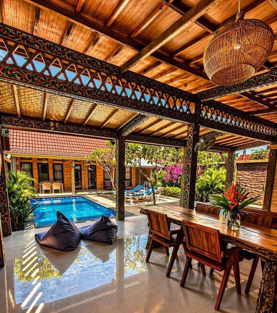 Patio, Garden, Dining area, Garden view, Swimming pool
