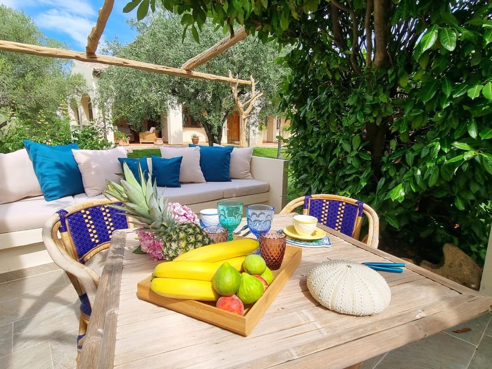 Patio, Garden, Dining area, Garden view