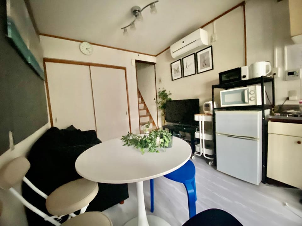 Kitchen or kitchenette, Living room, Seating area, Dining area, oven, stove