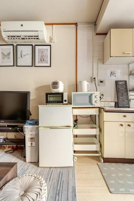 TV and multimedia, Kitchen or kitchenette, oven, stove, toaster
