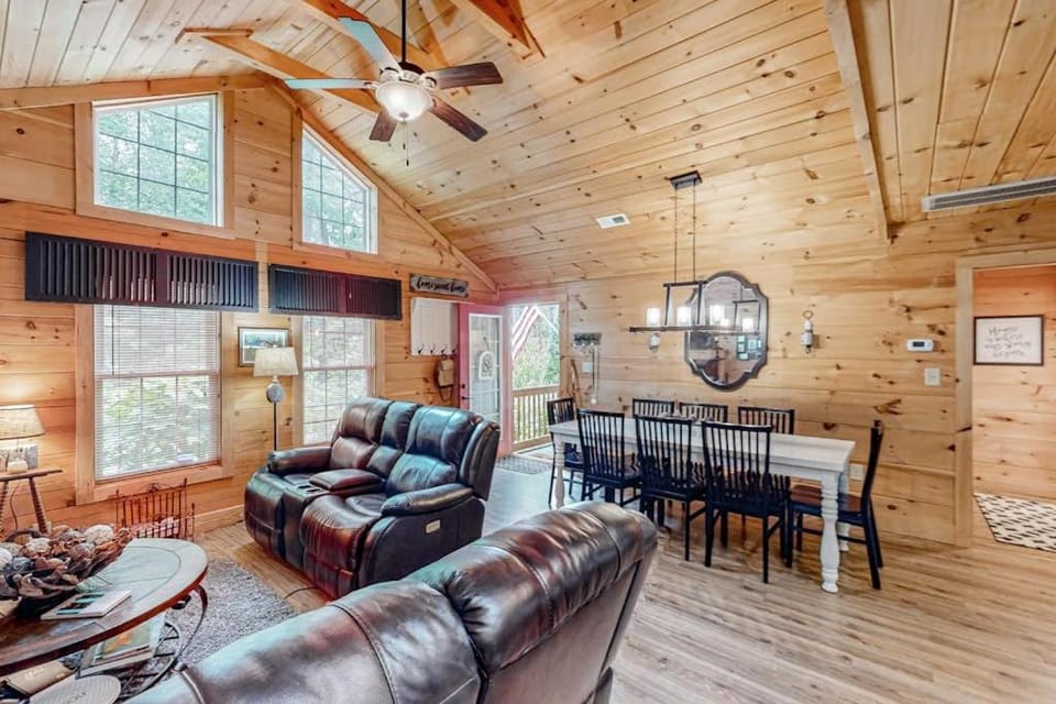 Wild Rose Cabin Cabin in Lake Lure