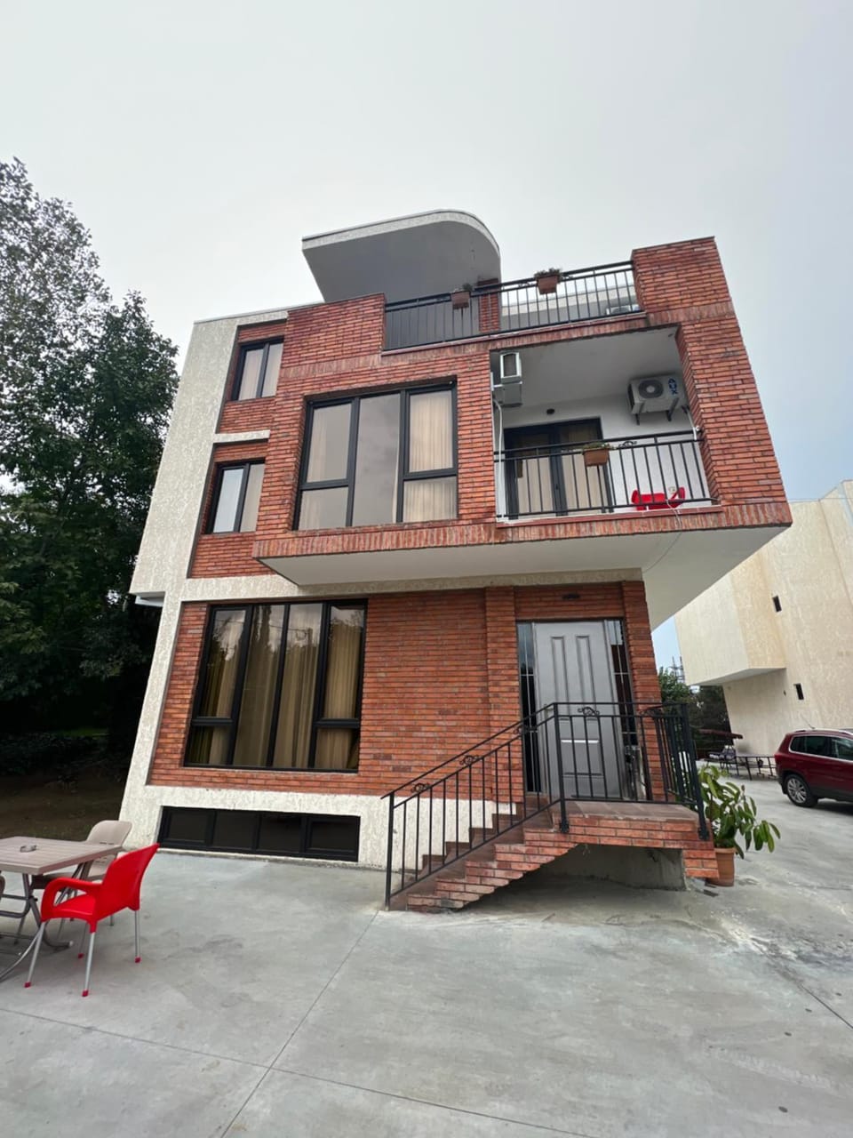 Property building, Patio, Day, View (from property/room), Balcony/Terrace, Parking