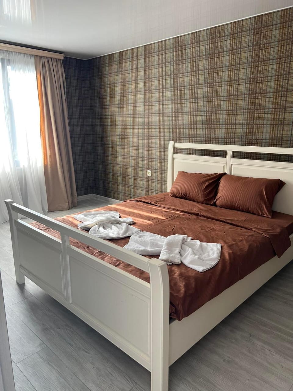 Bed, Photo of the whole room, Bedroom, towels