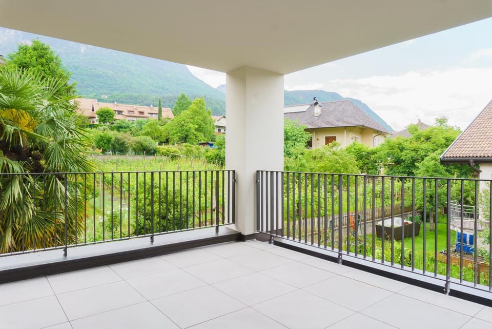 Balcony/Terrace, Mountain view