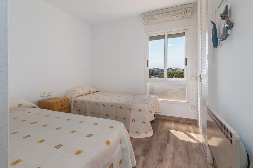 Property building, Living room, Bedroom