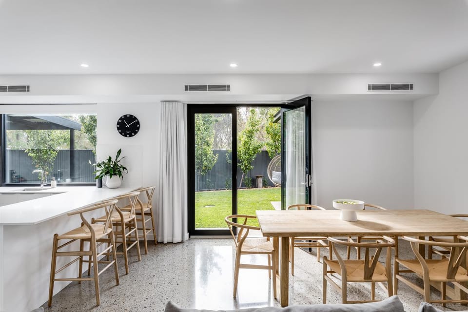 Seating area, Dining area