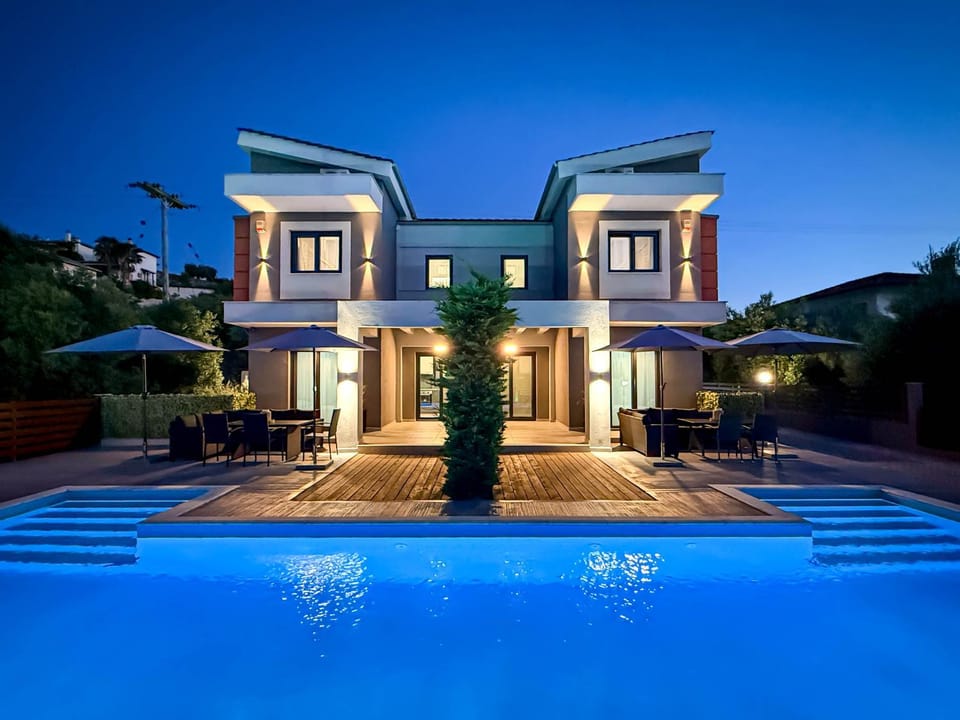 Property building, Swimming pool