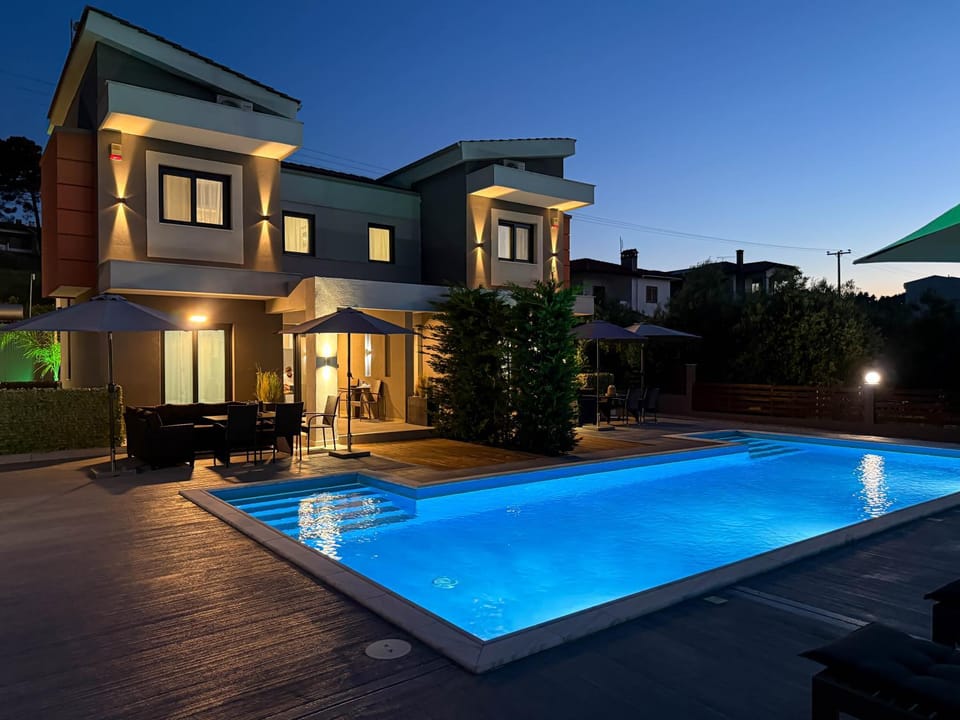 Property building, Swimming pool