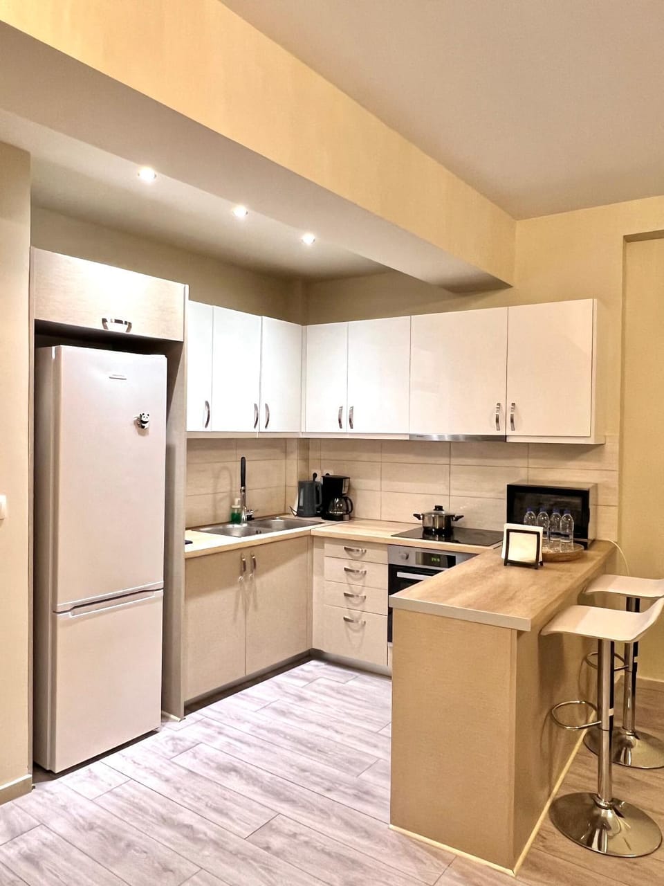 Kitchen or kitchenette, Dining area, oven, pet friendly