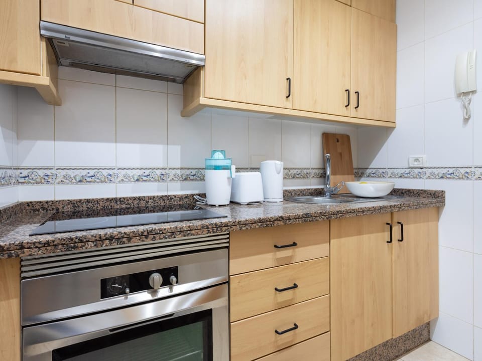 Kitchen or kitchenette, minibar, pet friendly, stove