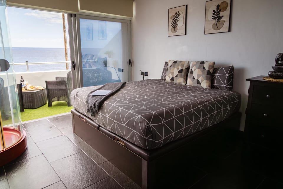 Live Puertito Neptune Beach House in Canary Islands