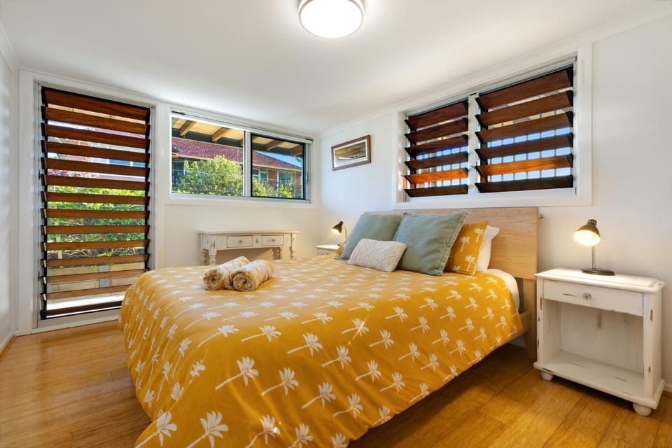 Spindrift Lowerdeck BEACH FRONT location! Wifi+++ Apartment in Yamba