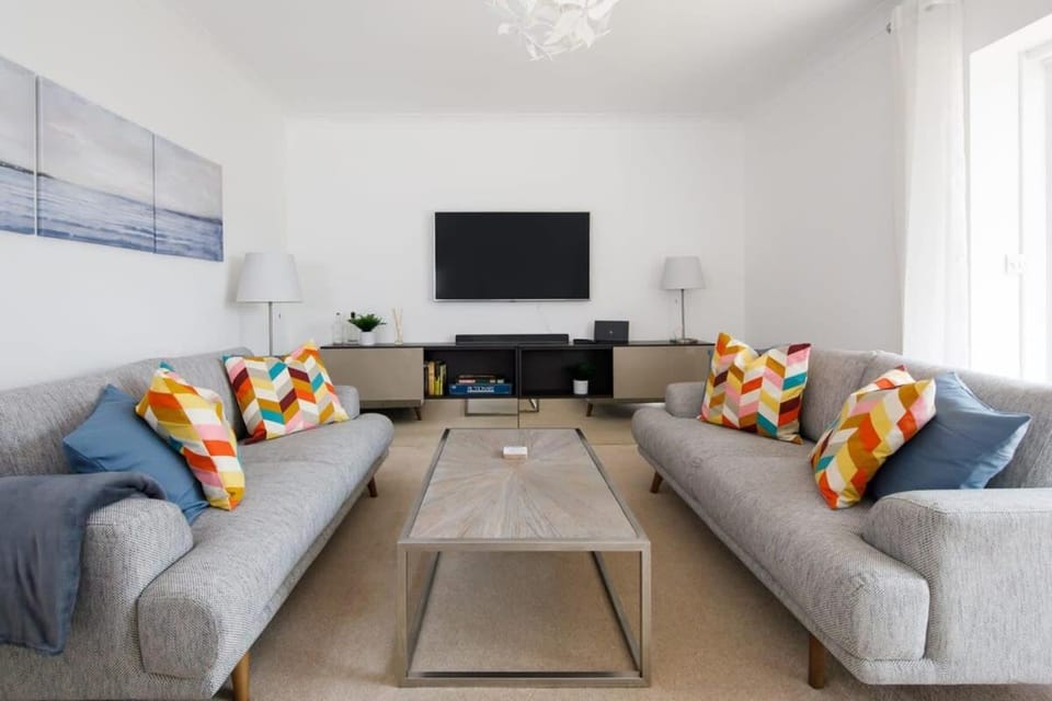 Modern & stylish seaside family home House in West Wittering